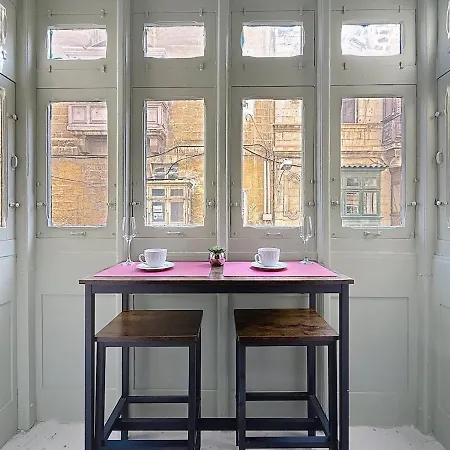 Modern Twin Next To Valletta! フロリアーナ