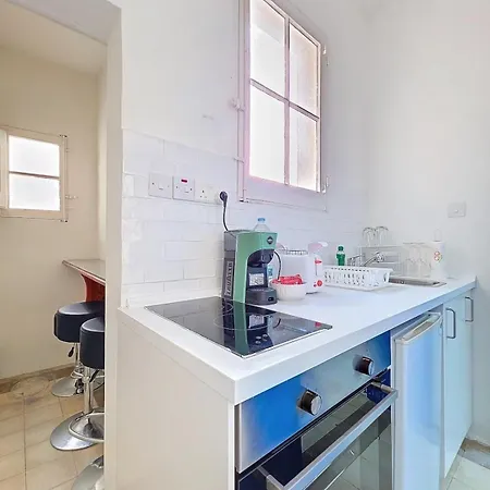 Modern Twin Next To Valletta!